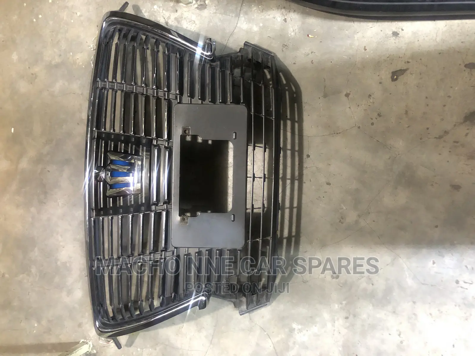 Toyota Crown Athlete 2014 Grill