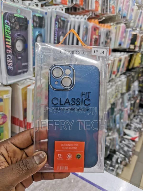 Classic Fit iPhone 14 Camera Protection iPhone 14 - main view