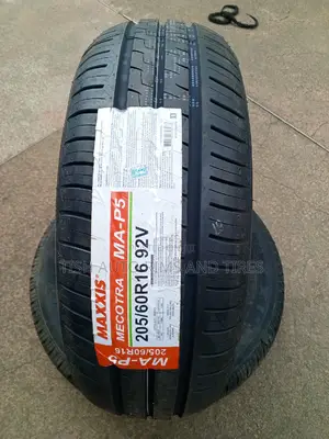 205/60r16 Maxxis