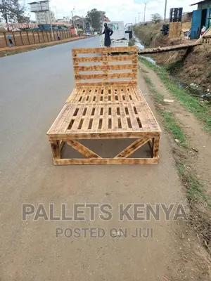 Pallet Bed- 4*6 Detachable and Blazed Pallet Bed. (#PL02 )