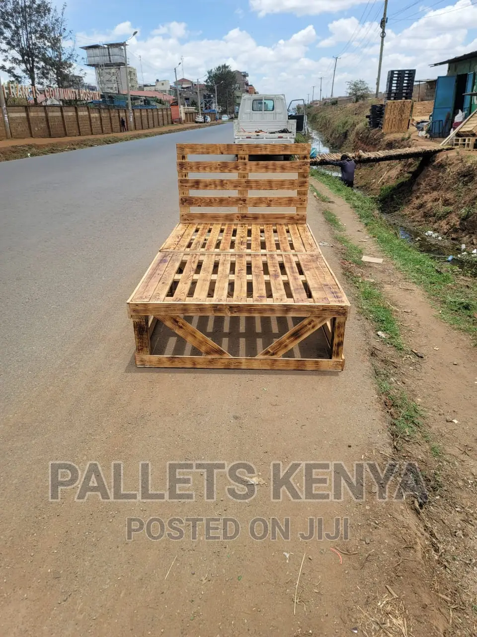 Pallet Bed 4*6 Detachable and Blazed Pallet Bed. (Pl61z) in Kasarani