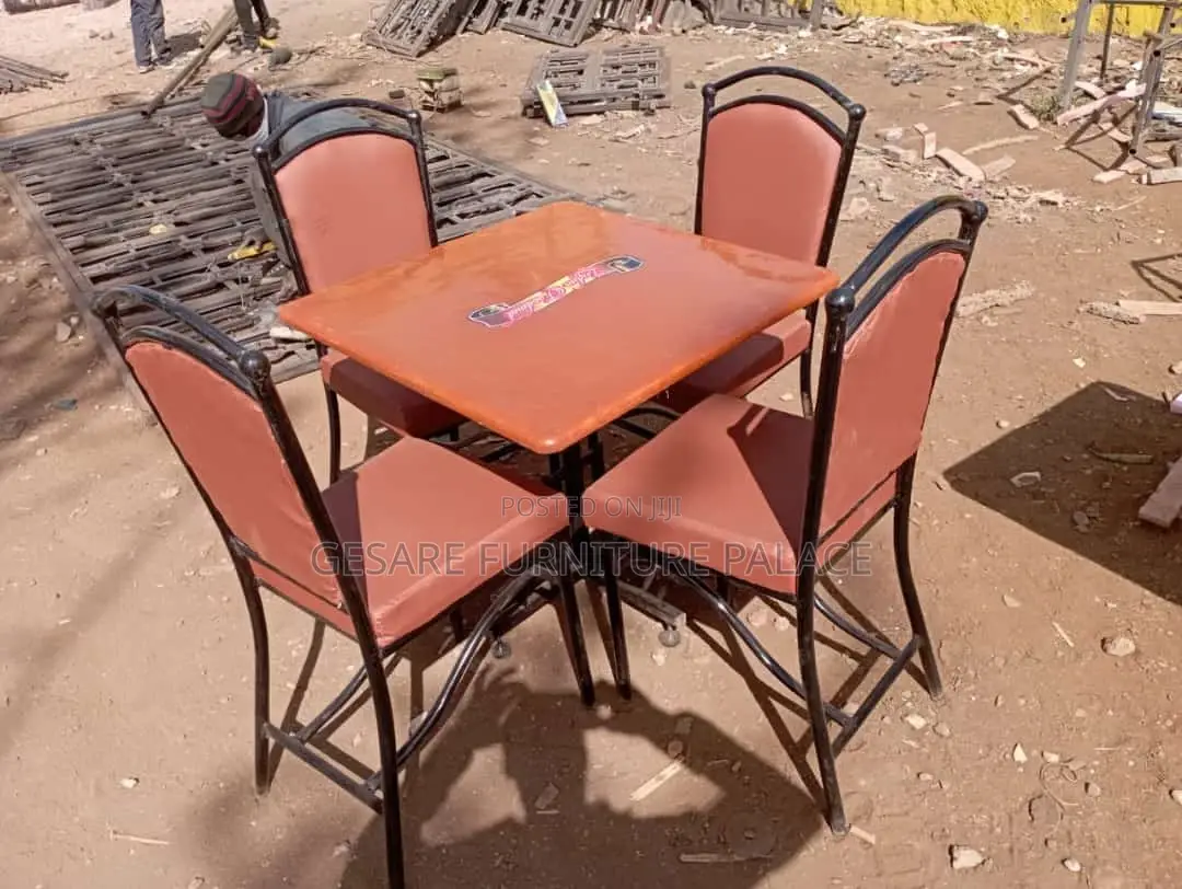 Hotel / Bar Table With 4 Chairs