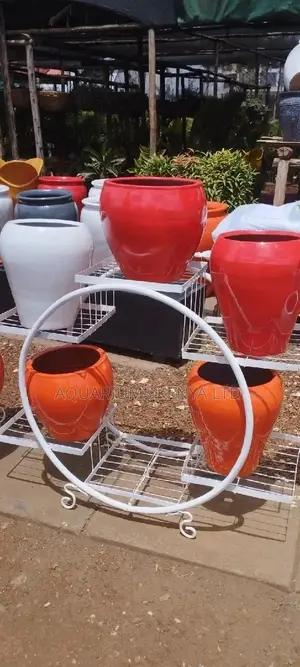 Fibre Pots With a Stand
