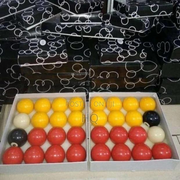 Yellow Red Black White Balls Un-Numbered Pool Table Balls