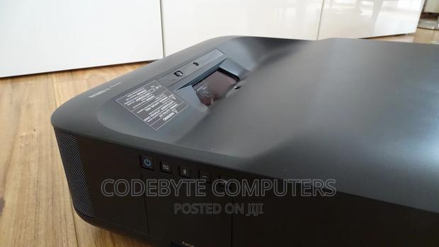 Epson EH-LS300B Full HD,3600 Lumen - thumbnail 2