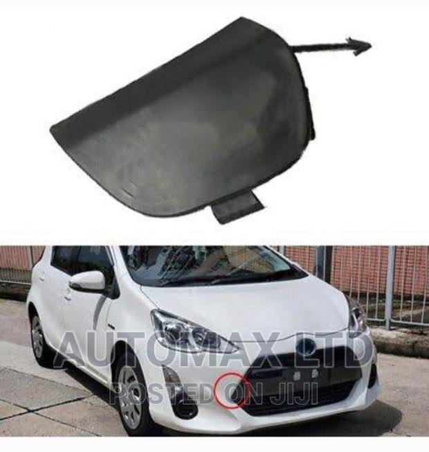 Toyota Prius C / Aqua: Front Bumper Towing Hook Cover
