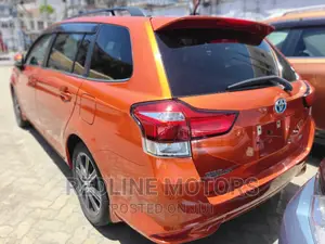 Toyota Corolla Fielder 2016 Gold