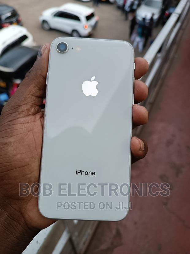 Apple iPhone 8 64 GB White - thumbnail 3