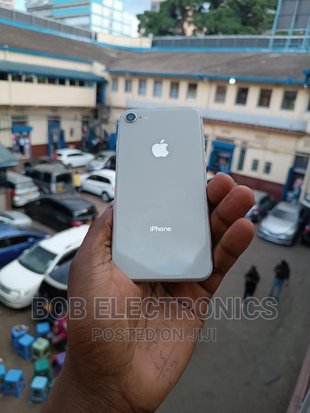 Apple iPhone 8 64 GB White - thumbnail 5