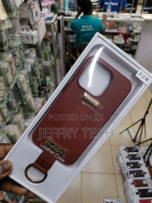 iPhone 15 Pro Luxury Leather Wrist Strap Square Case - thumbnail 2