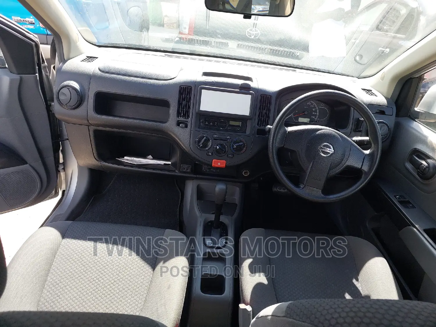 Nissan Advan 2018 Silver