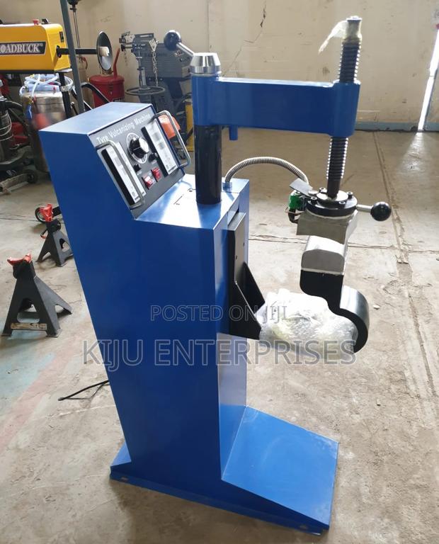 Tyre -Vulcanizer Machine