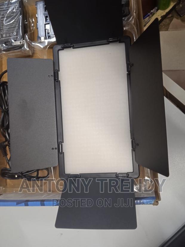 Camera Lights With Batteries and Adapter - thumbnail 4