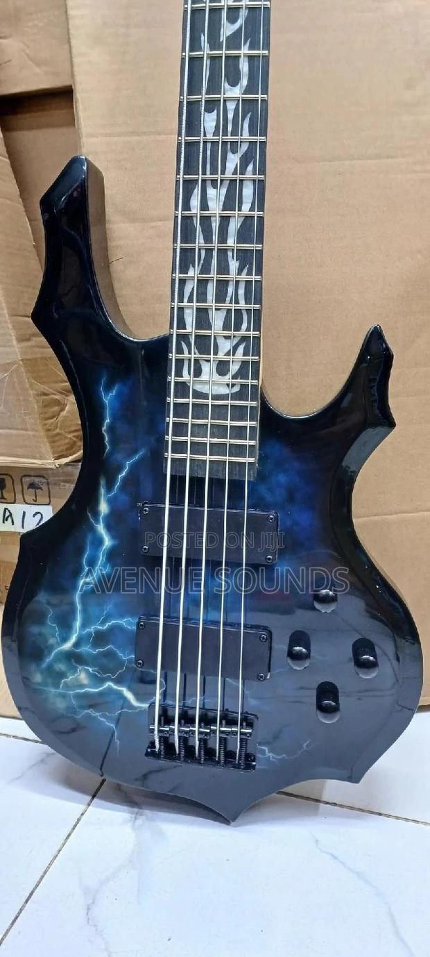 Ibanez Lighting Bass Guitar 5 Strings - thumbnail 3