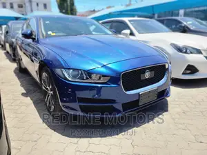 Jaguar XE 2017 Blue