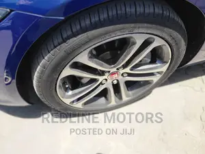 Jaguar XE 2017 Blue