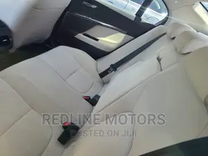 Jaguar XE 2017 Blue