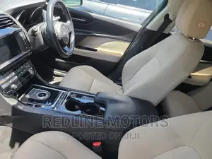 Jaguar XE 2017 Blue