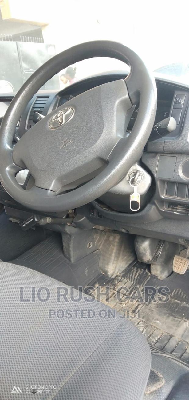 Toyota HiAce 2015 Silver - thumbnail 9