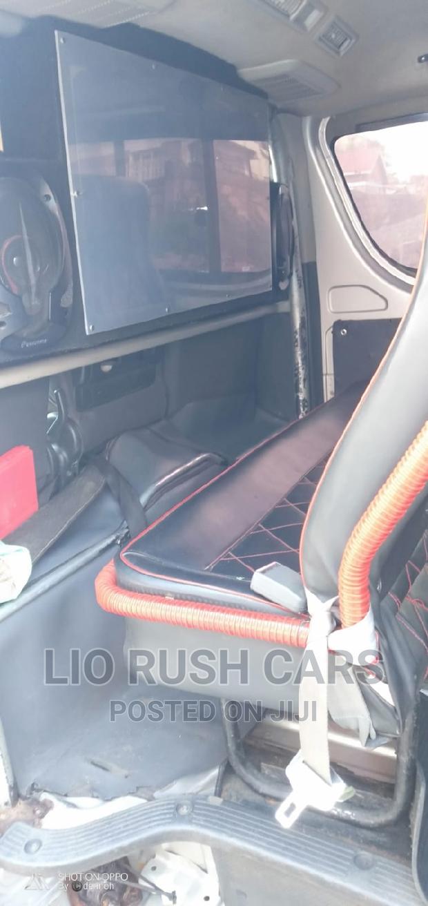 Toyota HiAce 2015 Silver - thumbnail 10