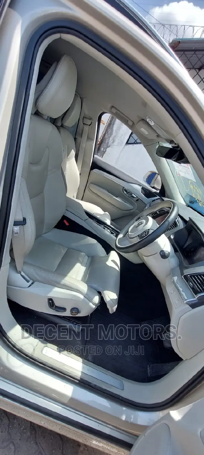 Volvo XC90 2018 Silver