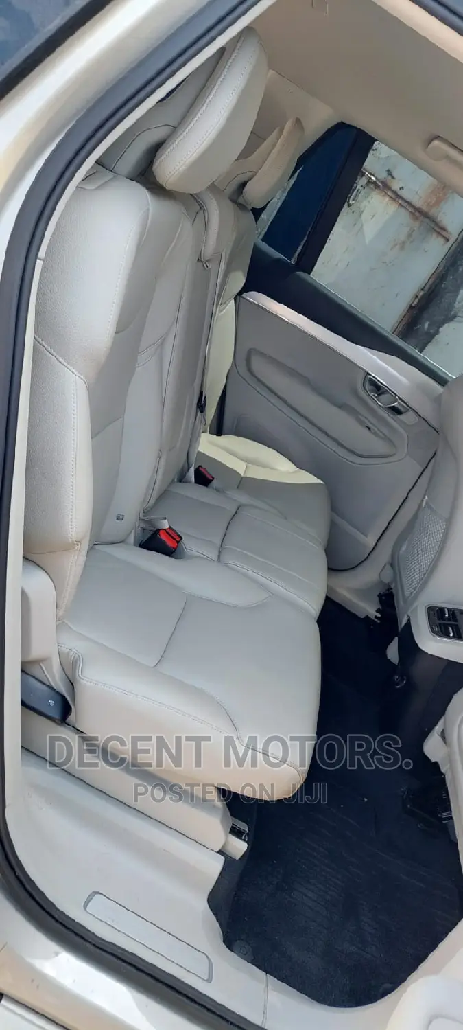 Volvo XC90 2018 Silver
