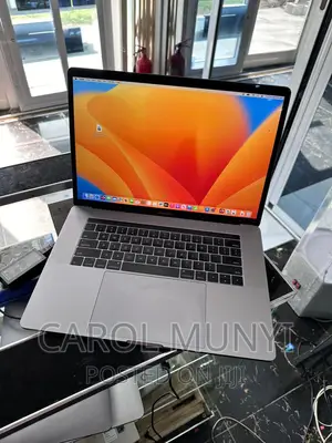 New Laptop Apple MacBook Pro 2015 8GB Intel Core i7 SSD 256GB