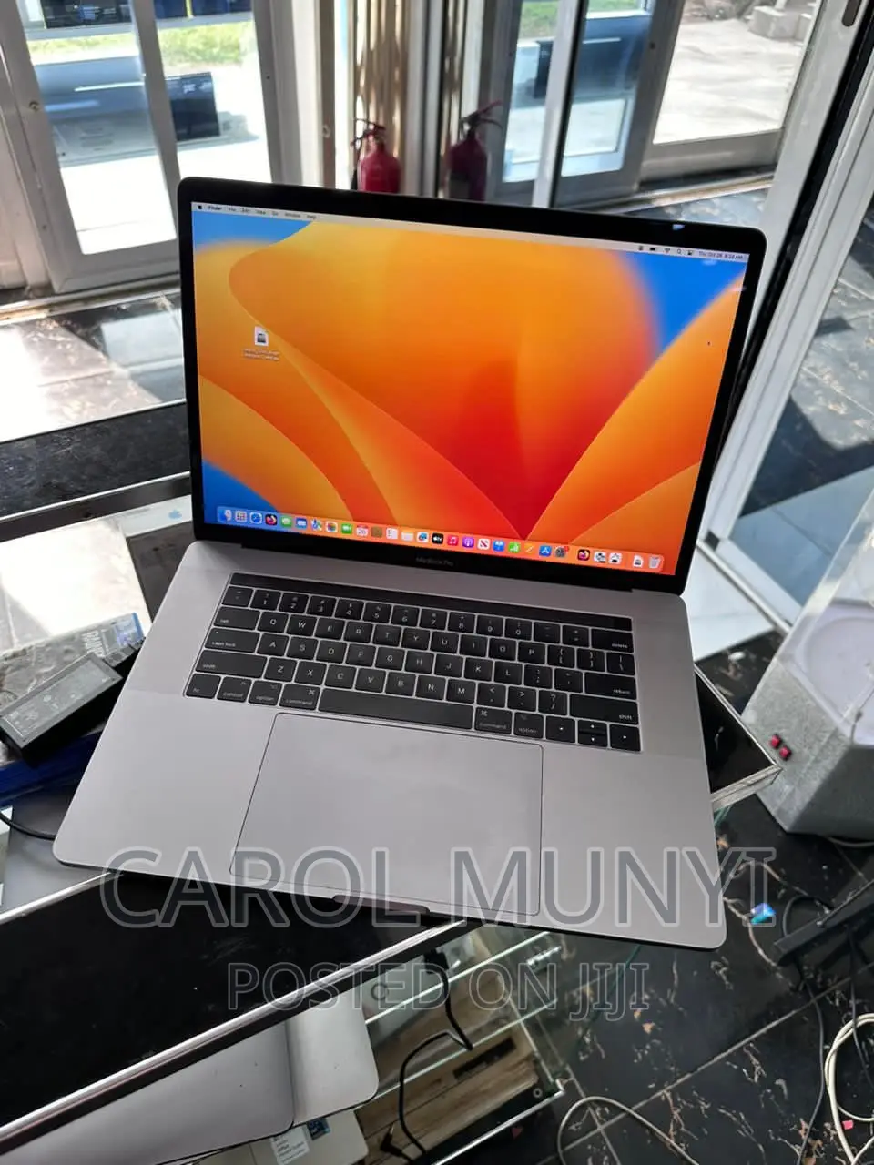 New Laptop Apple MacBook Pro 2015 8GB Intel Core i7 SSD 256GB