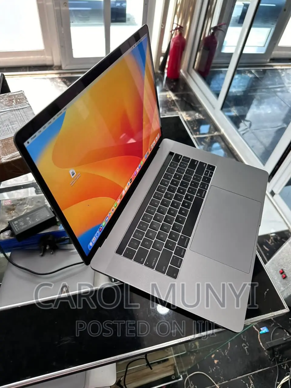 New Laptop Apple MacBook Pro 2015 8GB Intel Core i7 SSD 256GB