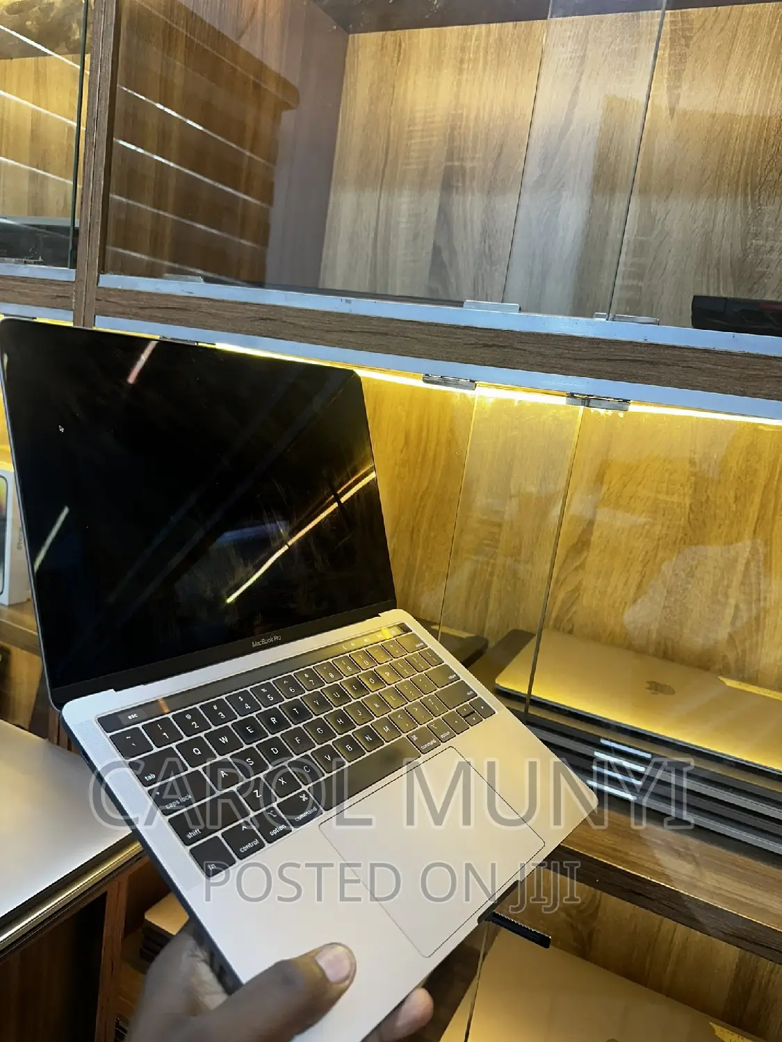 New Laptop Apple MacBook Pro 2015 8GB Intel Core I7 SSD 256GB