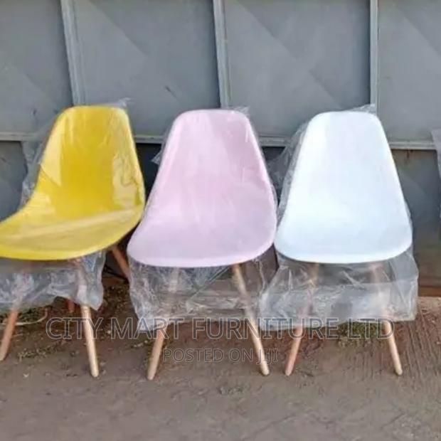 Quality Eames Chairs Dining/Office Chairs - main view