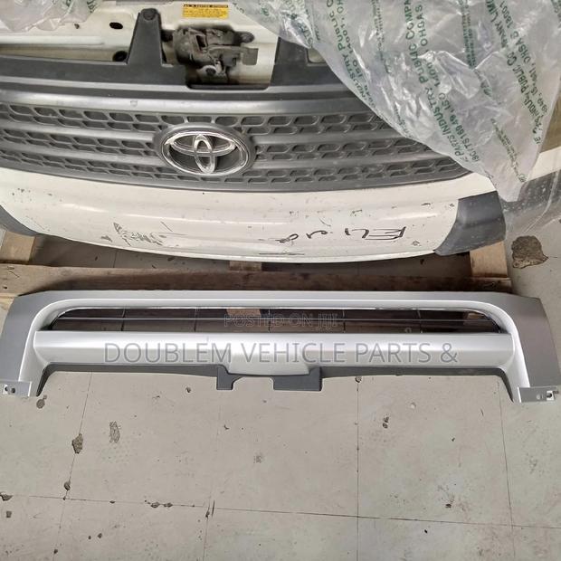 Front Grill Toyota Hiace 2005,2007,2008,2009,2010 Low Roof