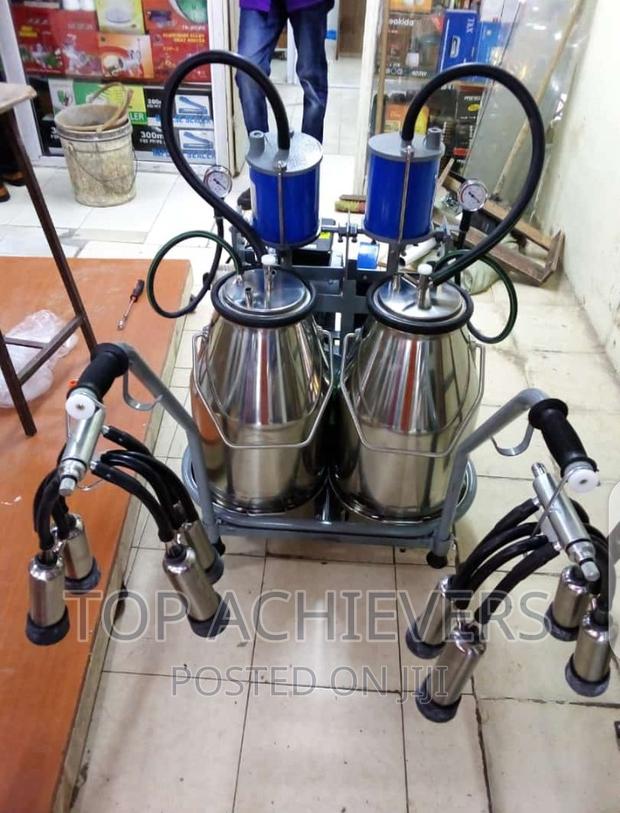 Quality Electric Milking Machine/2 Barrel Milking Machine - main view