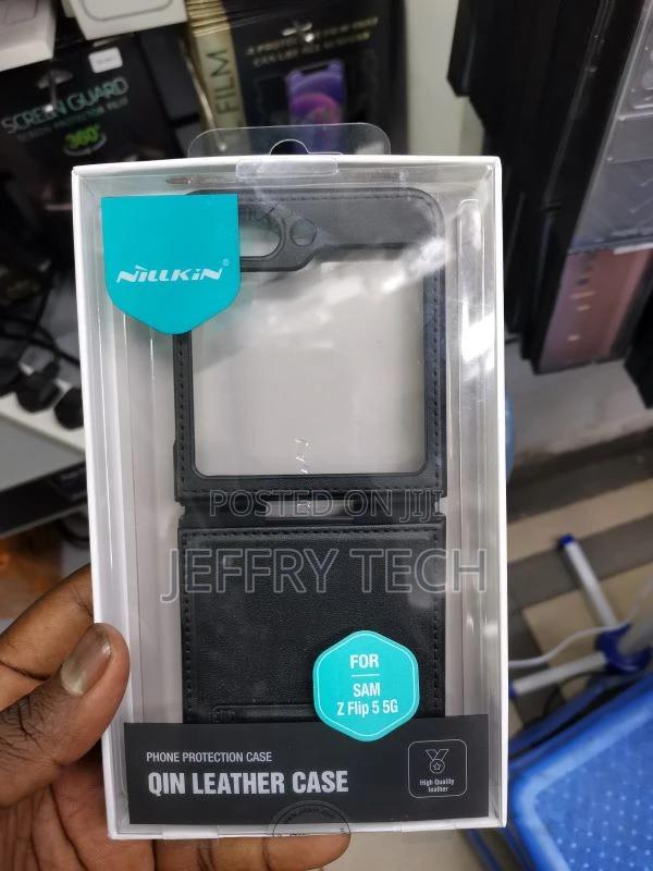 Qin Leather Case for Galaxy Z Flip 5 Black - main view