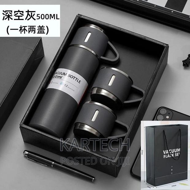 Thermos Set With 3 Cups