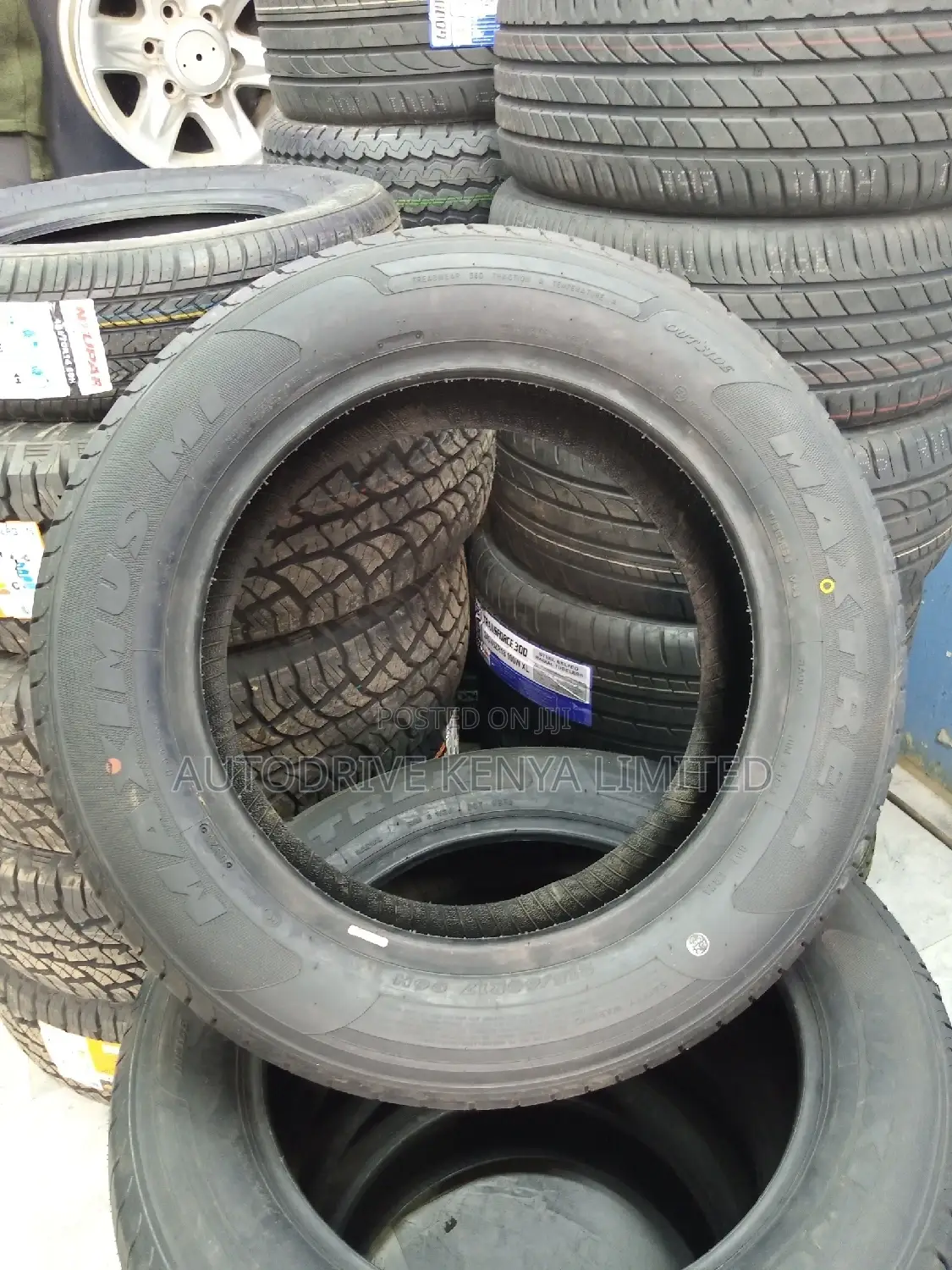 215/60r17 Maxtrek Tyre