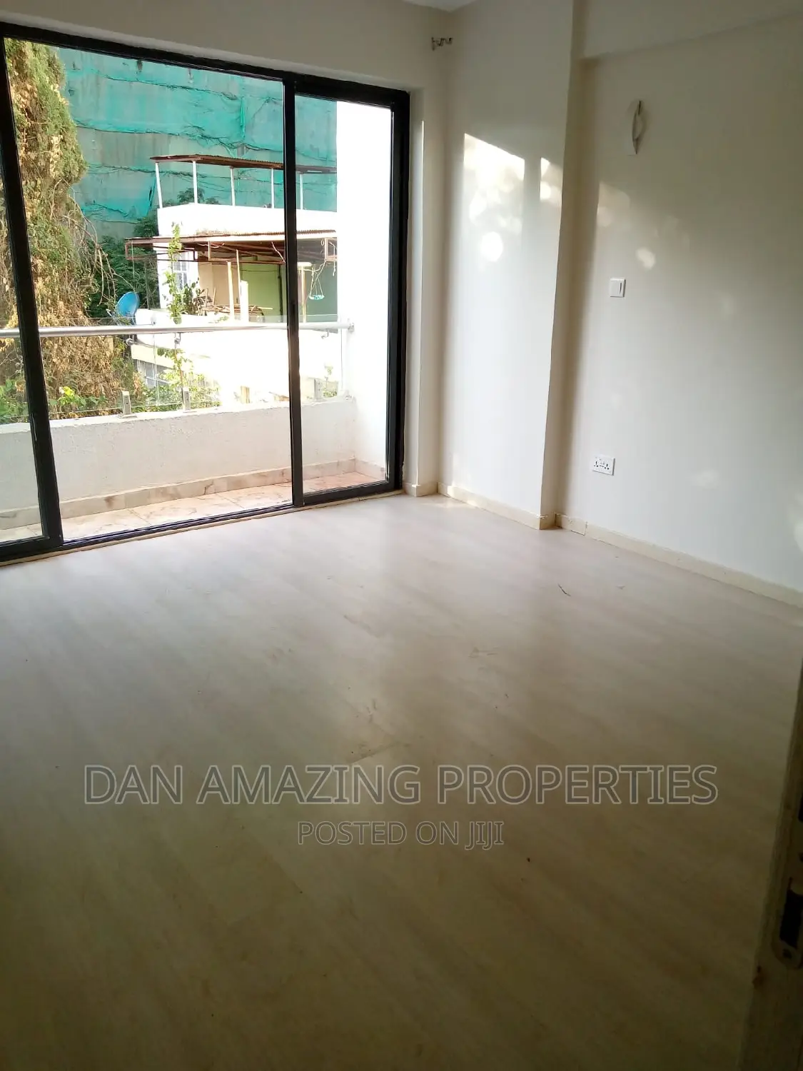 5bdrm Duplex in Parklands/Highridge for sale