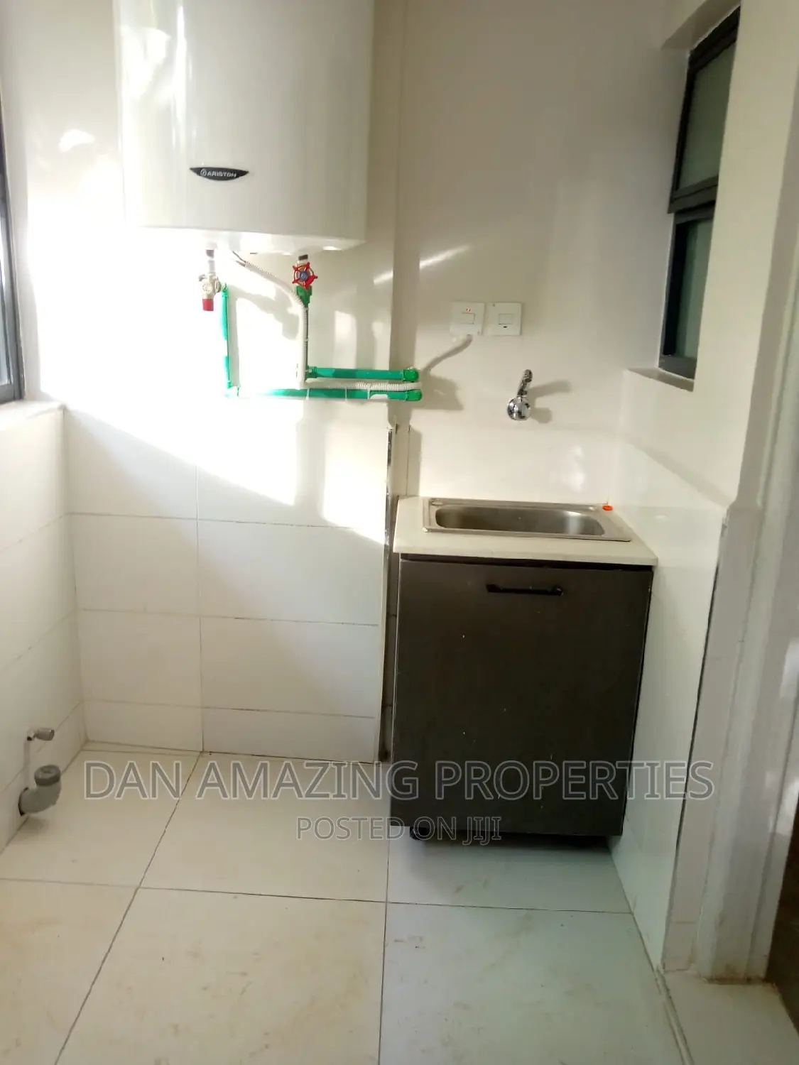 5bdrm Duplex in Parklands/Highridge for sale