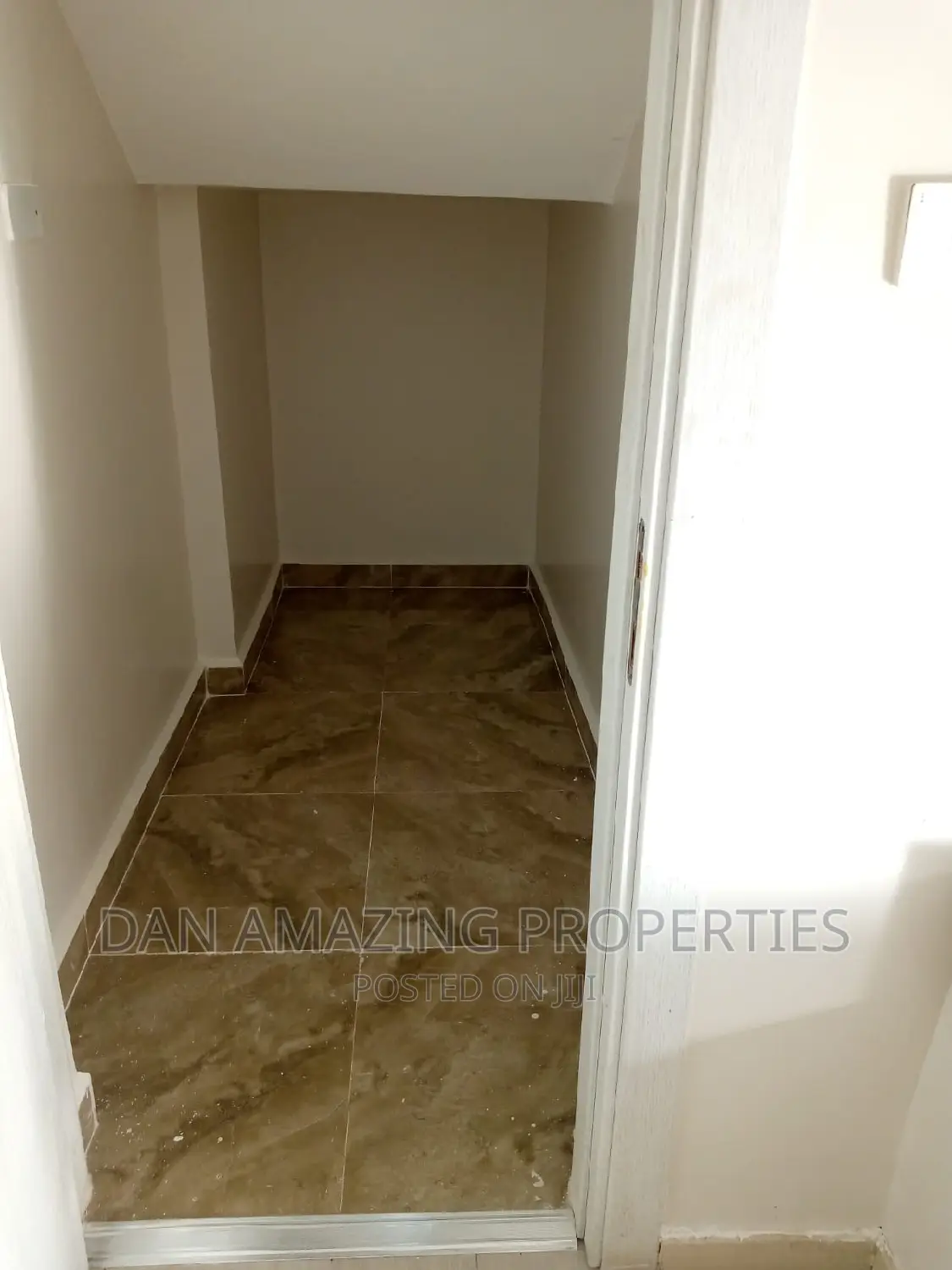 5bdrm Duplex in Parklands/Highridge for sale