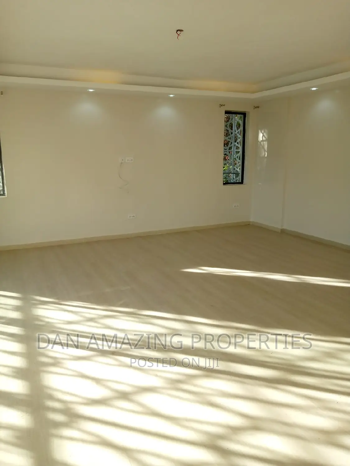 5bdrm Duplex in Parklands/Highridge for sale