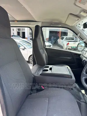 Toyota HiAce 2017 White