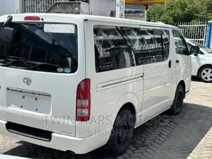 Toyota HiAce 2017 White