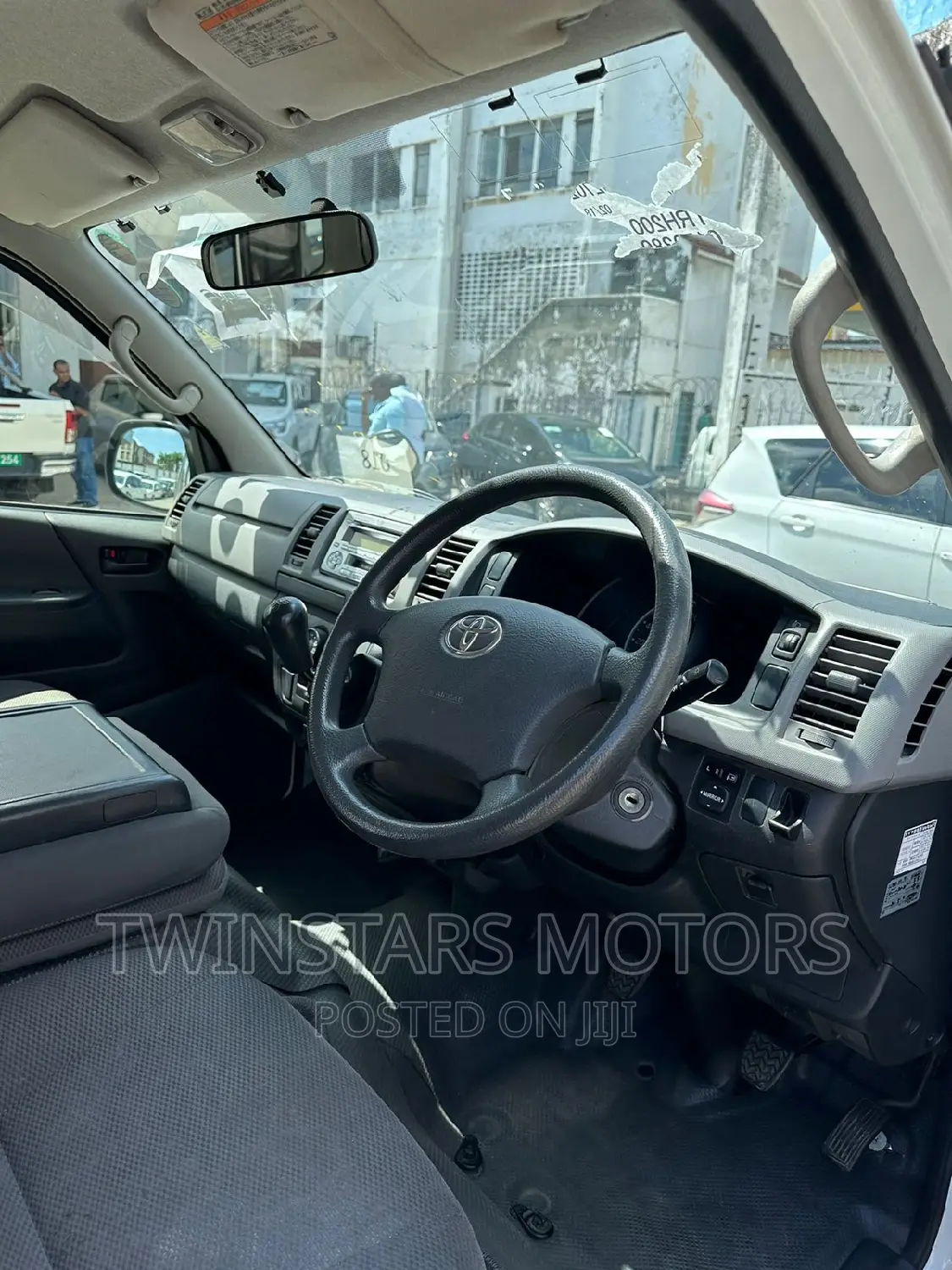 Toyota HiAce 2017 White