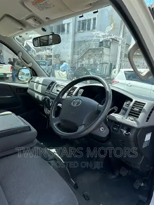 Toyota HiAce 2017 White