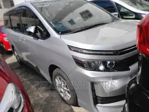 Toyota Voxy 2016 Pearl