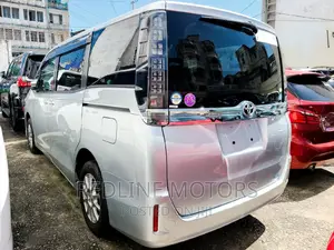 Toyota Voxy 2016 Pearl