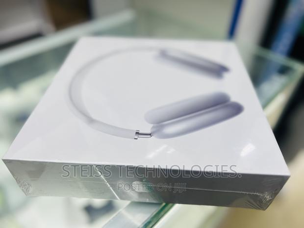 White-Airpods Max Headphones. - thumbnail 2