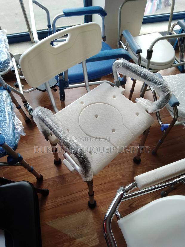 Heavy Duty Shower Chair With Arm That Can Be Flipped Off
