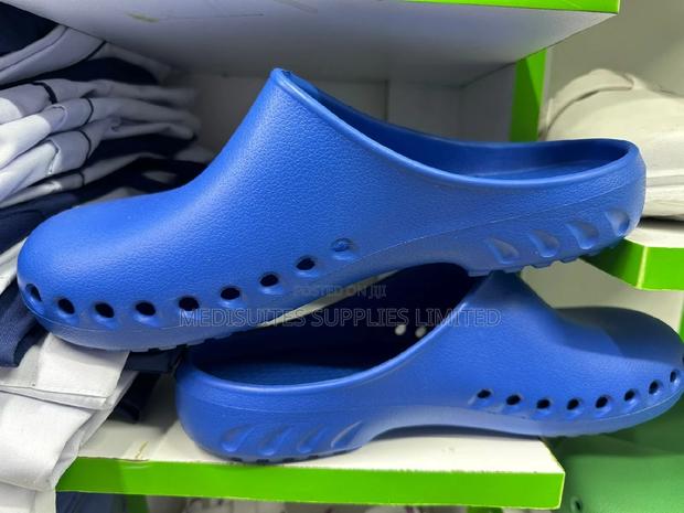 Theater Clogs/ Crocs - thumbnail 3