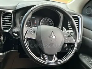 Mitsubishi Outlander 2017 Off white